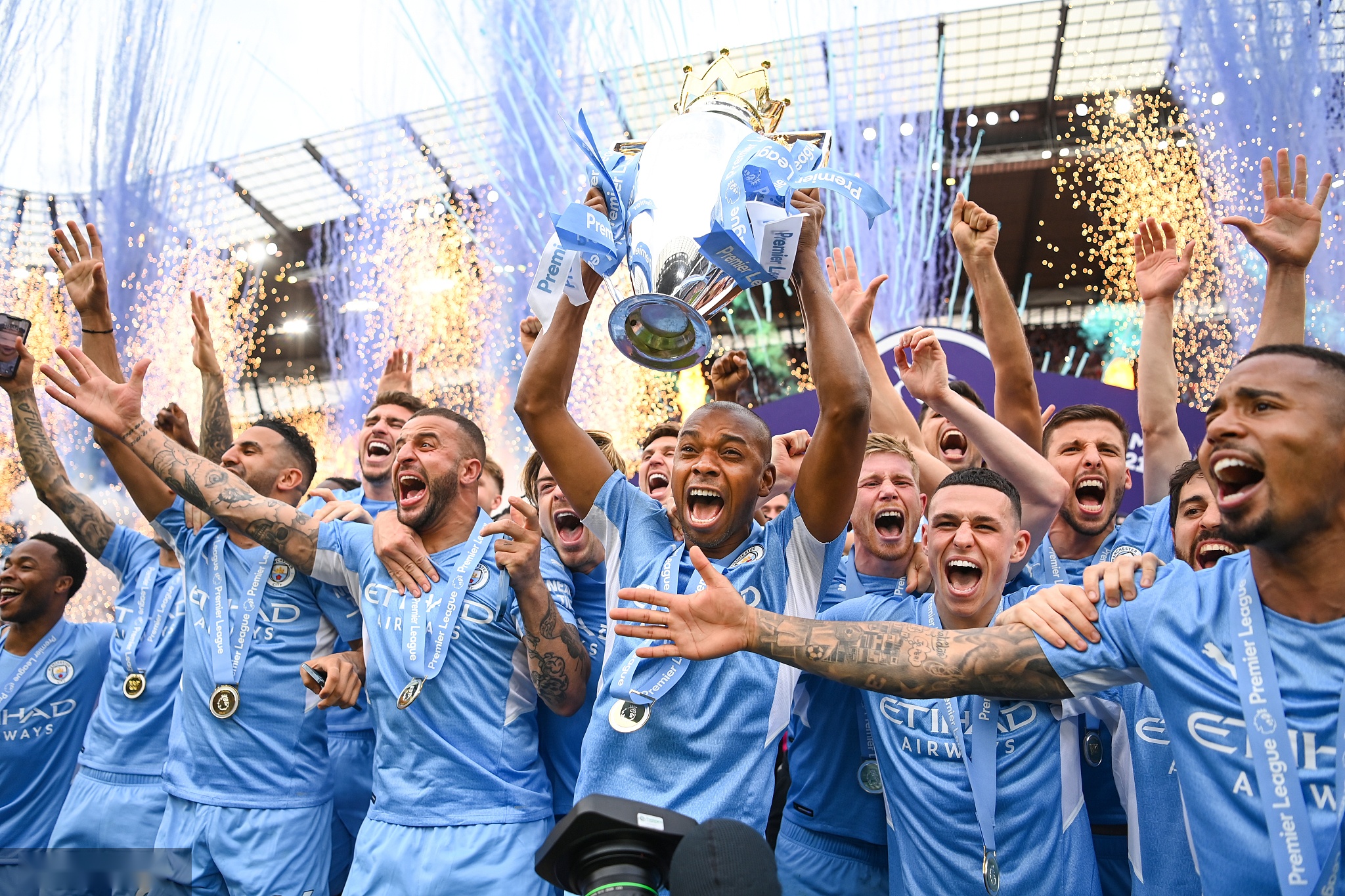 对国足队员 对国足队员